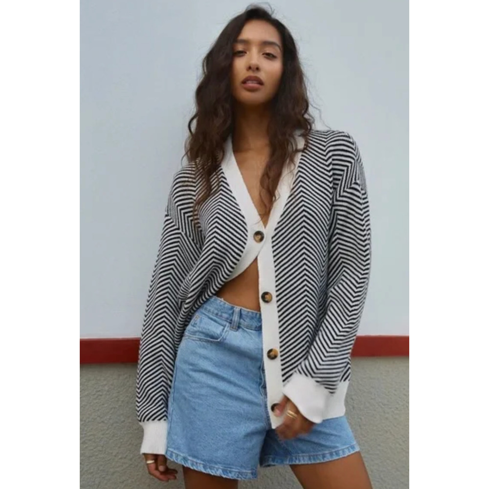 Commense Black and White Chevron-Stripe Button Cardigan